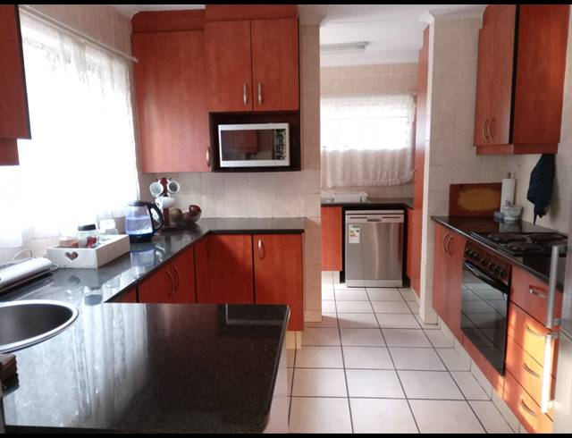 3 bed property to rent in AMANZIMTOTI